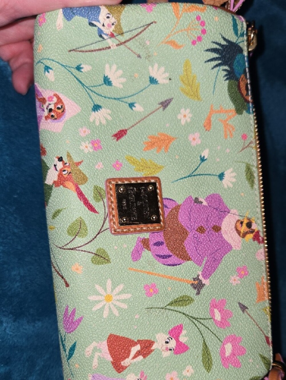 New Disney's Robin Hood Handbag By Dooney & Bourke - Picture 8 of 10